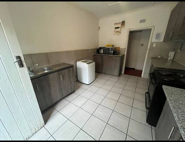 6 BEDROOM HOUSE FOR SALE IN ORANGE GROVE